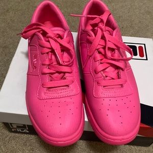 Hot girl summer ready with these hot pink Fila low tops👟💕